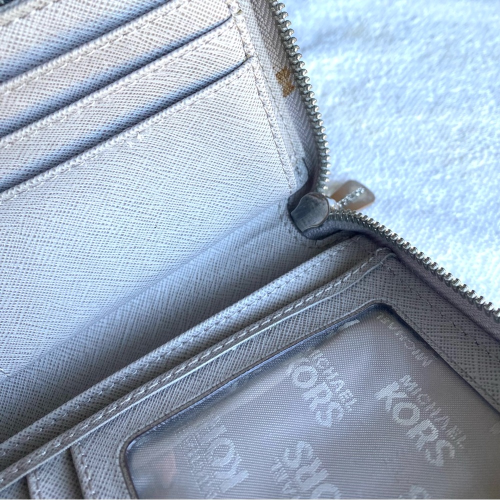 Michael Kors Large Jet Set Continental zip around travel wallet dove gray - Picture 14 of 14